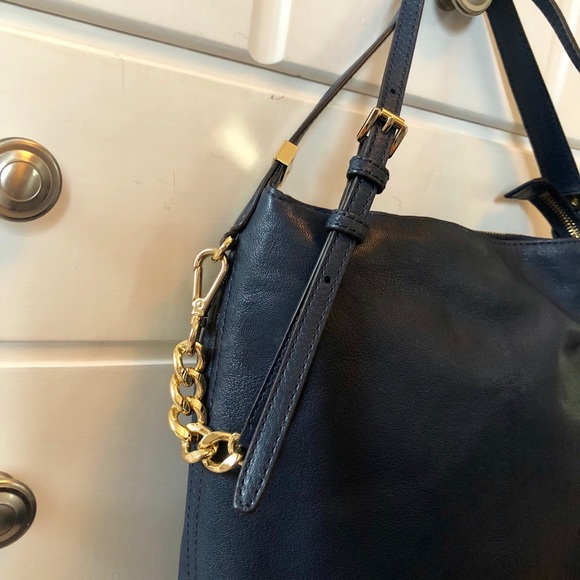 Michael Kors Navy Leather Handbag EUC - Picture 3 of 6